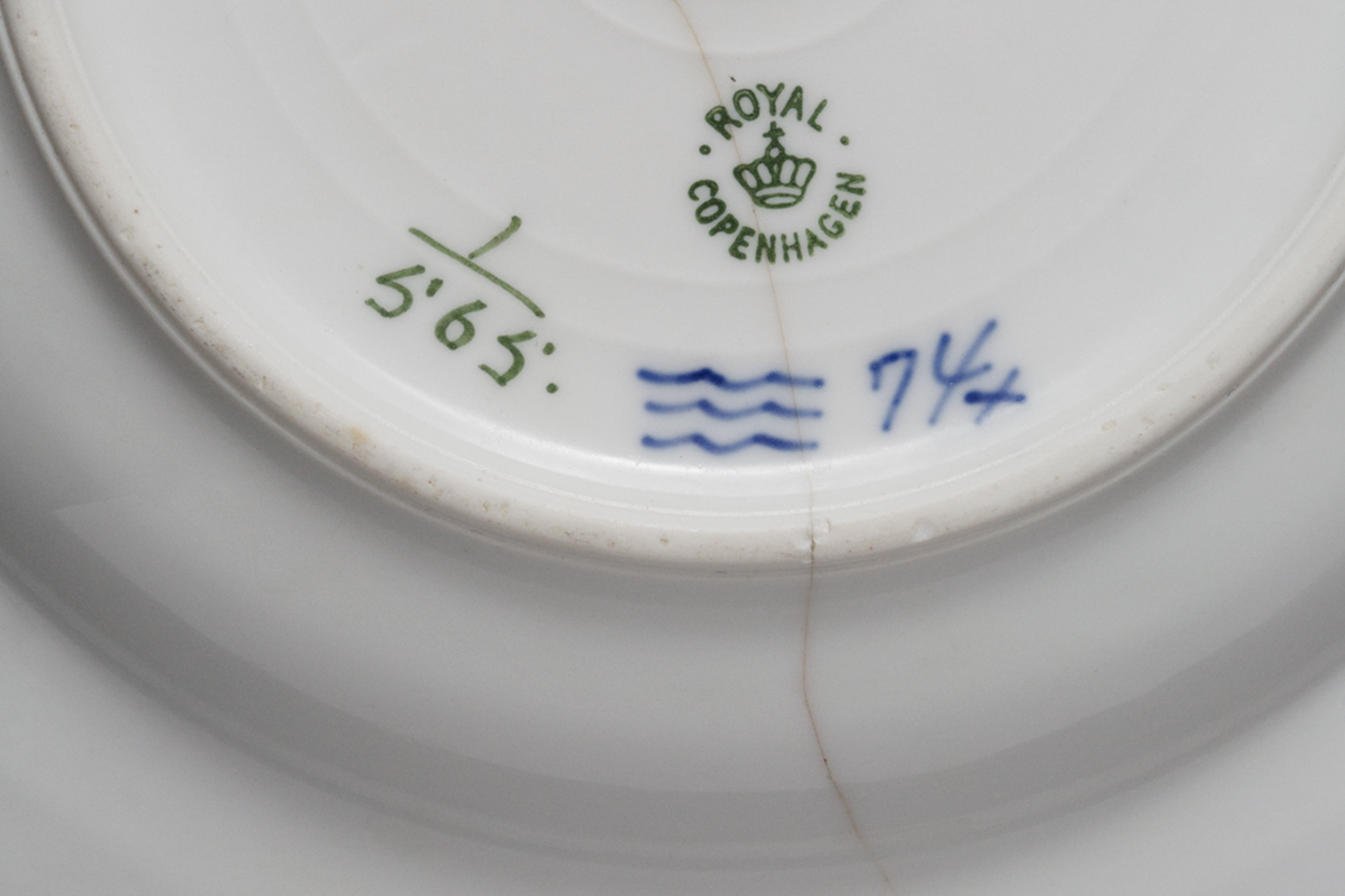 A broken plate symbolizing Royal Copenhagens Breakage Warranty